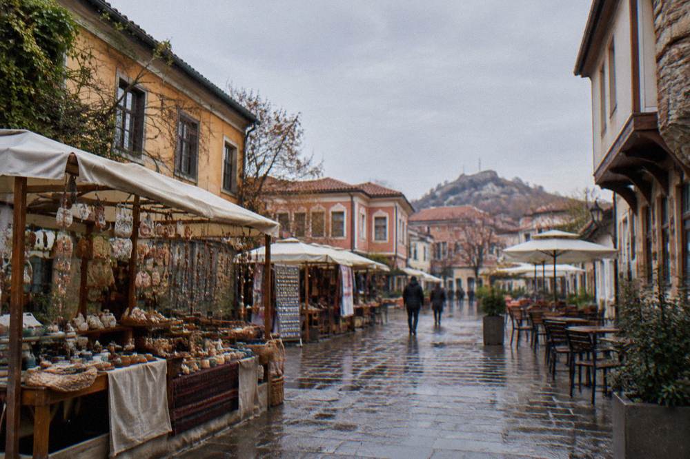 Artisan market stalls with handmade crafts on a street in Kapana