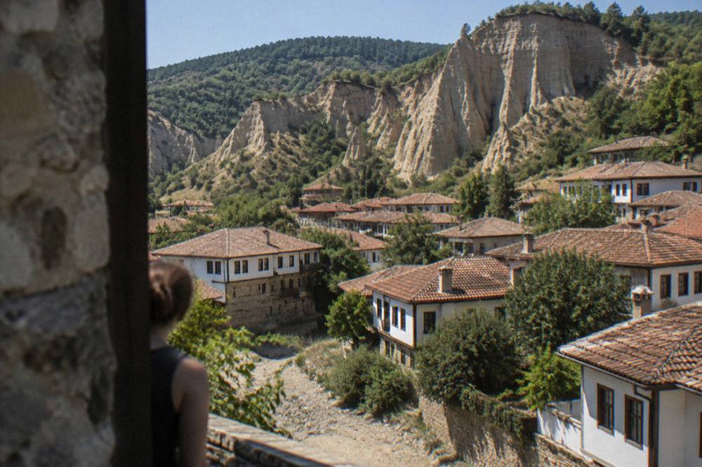 The small town of Melnik seen from above with sandstone formations behind the rooftops